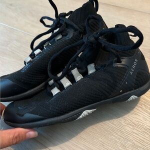 Cheer shoes - Varsity Awros Youth size 4